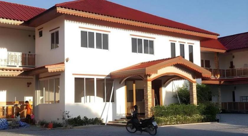 The Aam Resort Bang Sare Exterior photo
